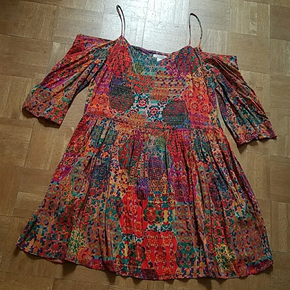 Cold shoulder dress - Picture 6 of 6
